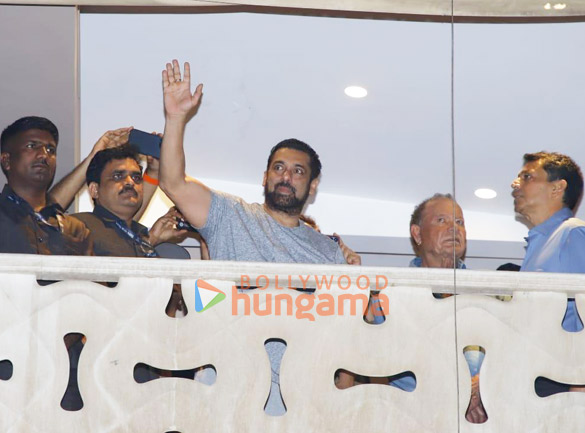 photos salman khan greets fans at galaxy apartments on his birthday in bandra 8