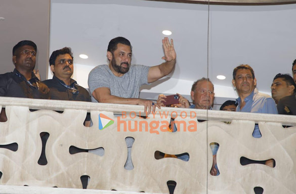 photos salman khan greets fans at galaxy apartments on his birthday in bandra 9