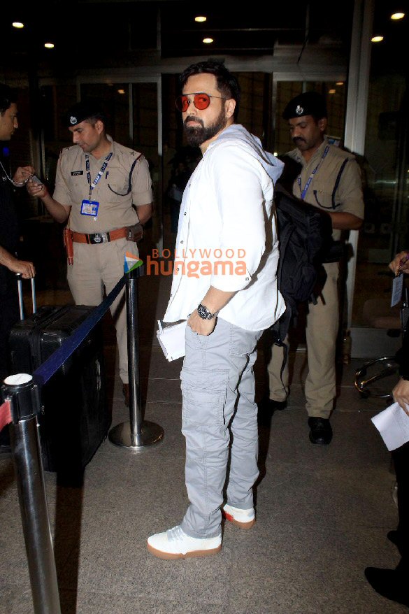 photos shah rukh khan anushka sharma emraan hashmi and others snapped at the airport 3