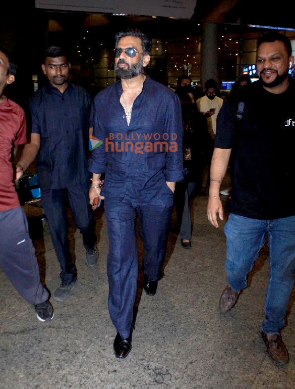 photos shah rukh khan anushka sharma emraan hashmi and others snapped at the airport 8