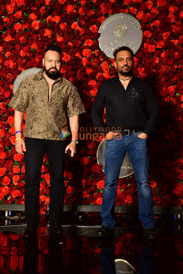 photos shah rukh khan kajol and others attend anand pandits birthday bash 5674 4