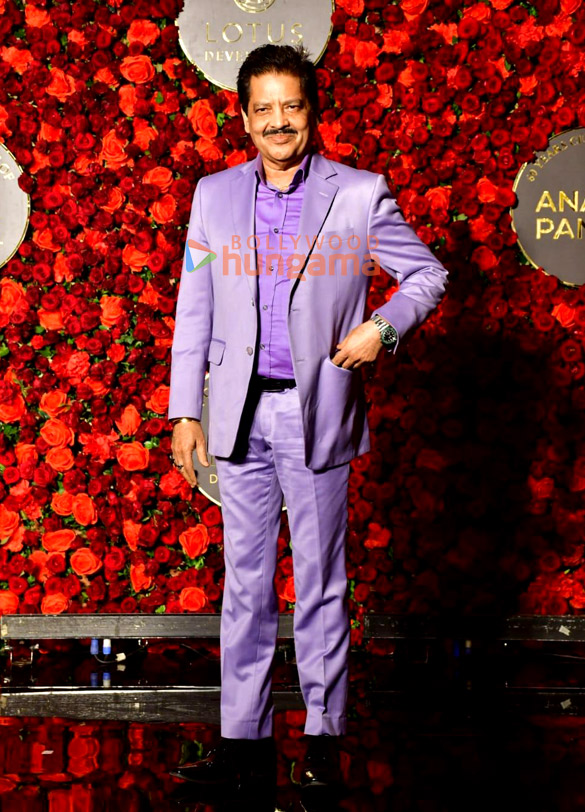 photos shah rukh khan kajol and others attend anand pandits birthday bash 6
