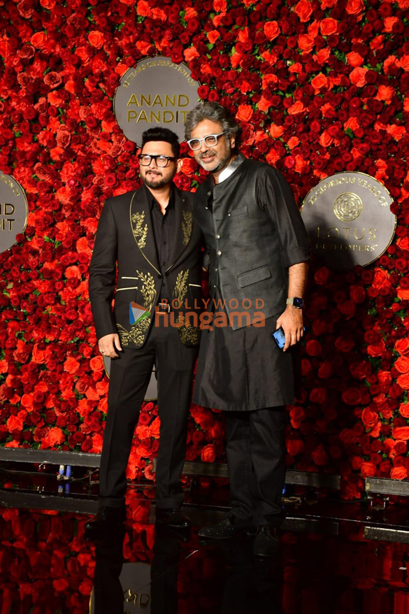 photos shah rukh khan kajol and others attend anand pandits birthday bash 7766 10