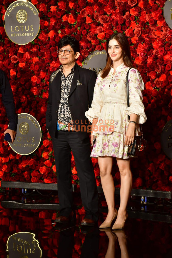 photos shah rukh khan kajol and others attend anand pandits birthday bash 7766 3