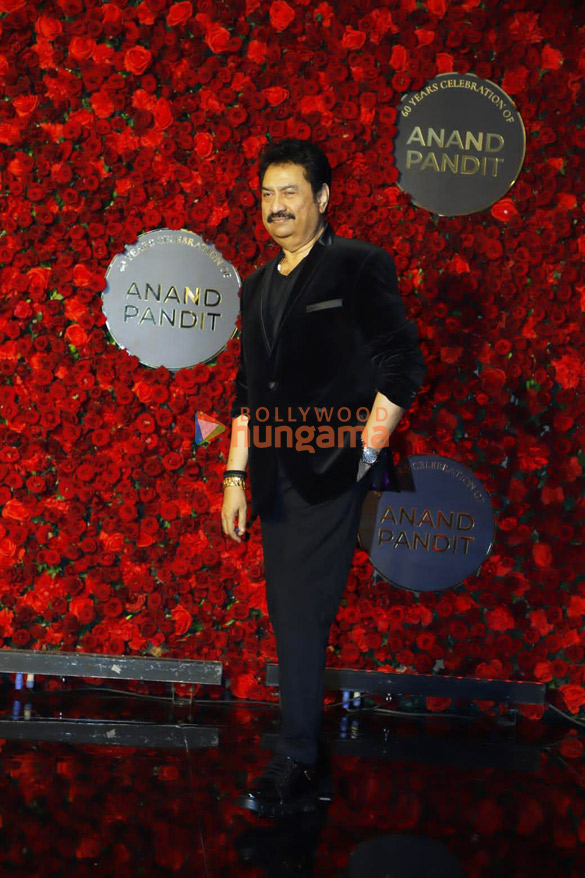 photos shah rukh khan kajol and others attend anand pandits birthday bash 99008 6