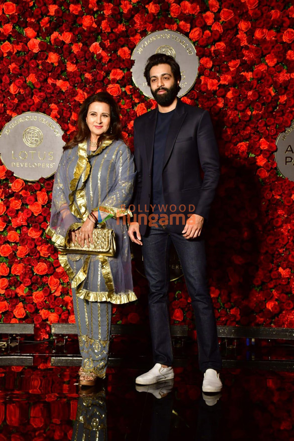 photos shah rukh khan kajol and others attend anand pandits birthday bash more 7