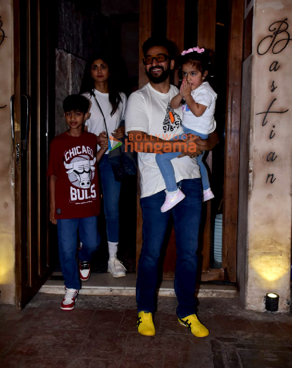 Photos: Shilpa Shetty snapped with family at Bandra Photos: Shilpa Shetty snapped with family at Bandra