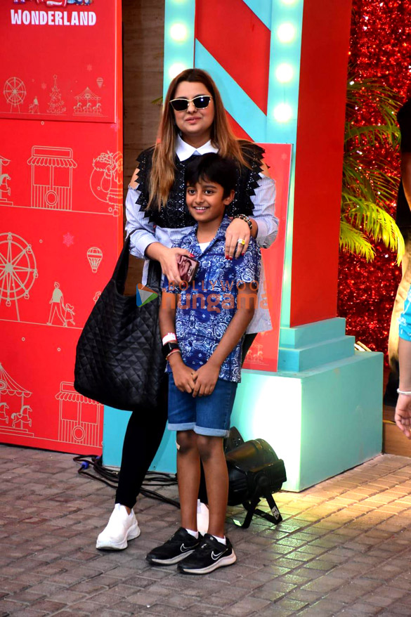 photos shriya saran fardeen khan and others attend hamley wonder land event with their kids at jio garden bkc 11