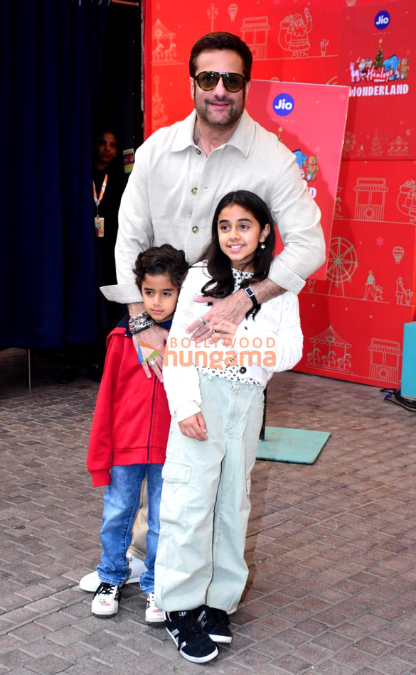 photos shriya saran fardeen khan and others attend hamley wonder land event with their kids at jio garden bkc 9