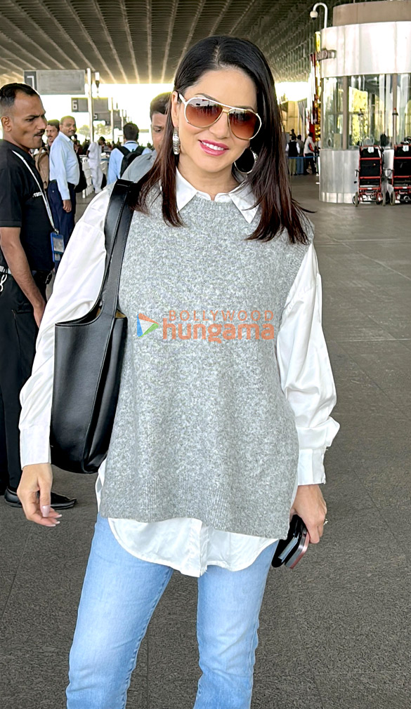photos shriya saran and sunny leone snapped at the airport 4