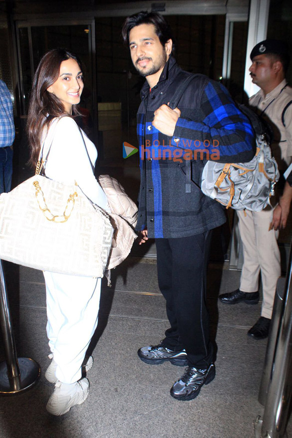 Photos: Sidharth Malhotra and Kiara Advani snapped at the airport