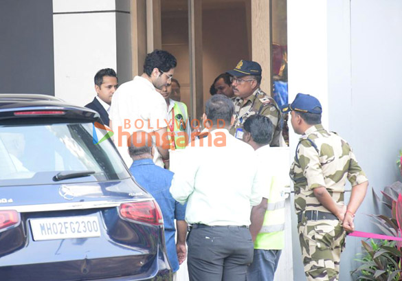 photos suhana khan agastya nanda and navya naveli nanda snapped at kalina airport 4