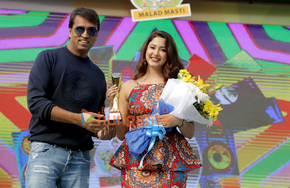 photos sunil grover sonu nigam bhoomi trivedi and other celebs snapped at malad masti event 3