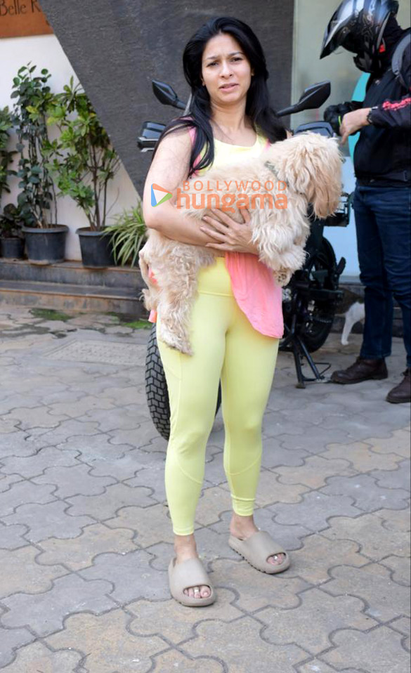 photos tanishaa mukerji snapped at crown vet in khar 3