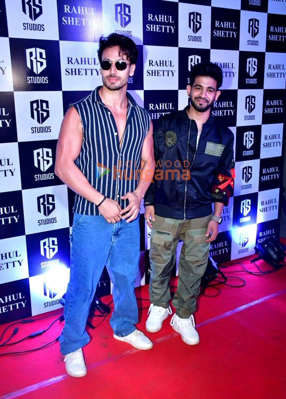 Photos Tiger Shroff, Mouni Roy and others snapped at launch of Rahul Shetty’s studio (1)
