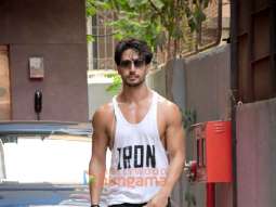 Photos: Tiger Shroff spotted outside a clinic in Khar