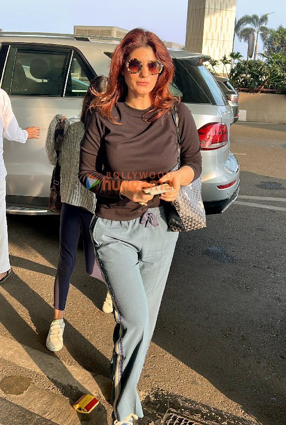 photos twinkle khanna dimple kapadia and others snapped at the airport 6