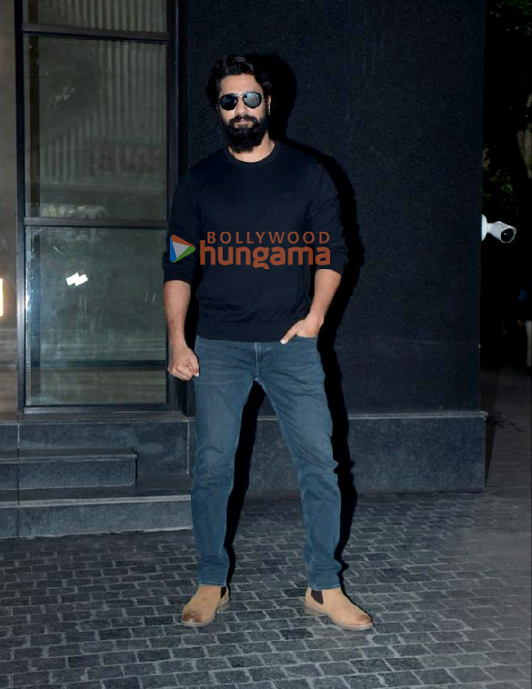 photos vicky kaushal snapped attending a show of sam bahadur at lightbox preview theatre khar 4