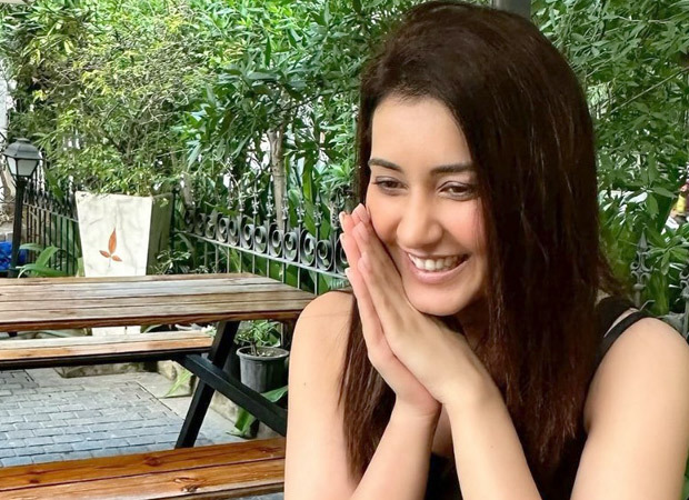 Raashii Khanna hosts Zoom call on her 33rd birthday; fans from Indonesia, Paris and more join