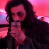 Ranbir Kapoor starrer Animal deleted scene surfaces online; bruised Ranvijay Singh Balbir drinks alcohol, flies private jet, watch