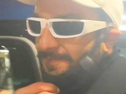Ranveer Singh gets clicked by paps at the airport