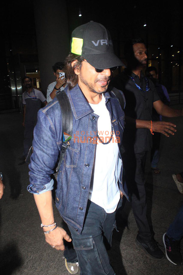 Shah Rukh Khan's airport style defines ultimate coolness as he arrives in Mumbai ahead of Dunki trailer release Shah Rukh Khan's airport style defines ultimate coolness as he arrives in Mumbai ahead of Dunki trailer release