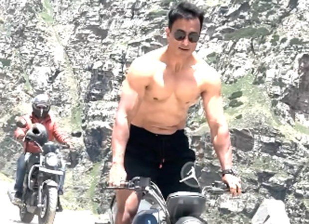 Sonu Sood goes shirtless for a bike ride as he shoots Fateh, watch video