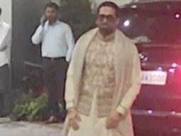 Ayushmann Khurrana poses for paps at the airport as he leaves for Ayodhya