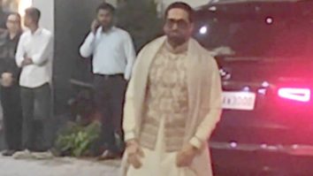 Ayushmann Khurrana poses for paps at the airport as he leaves for Ayodhya