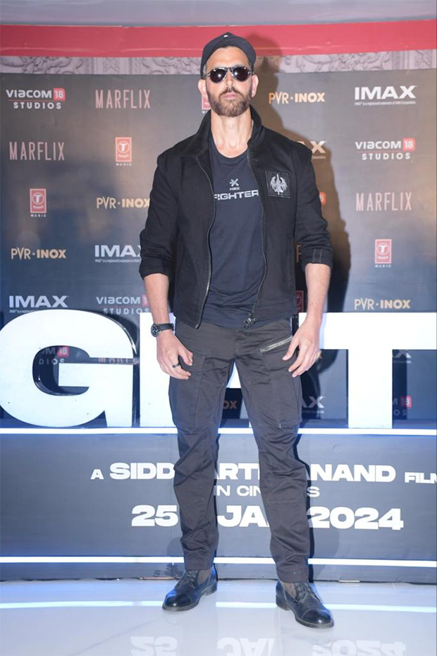 MADNESS at Fighter trailer launch: Fans go CRAZY over Hrithik Roshan’s shirtless scene; sing ‘Happy Birthday’ for their favourite superstar : Bollywood News | News World Express