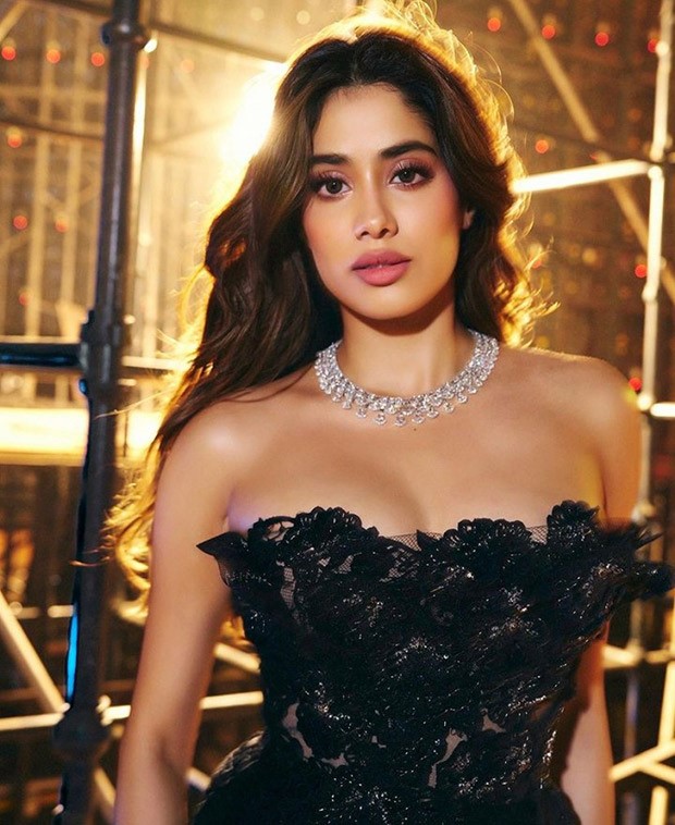 Janhvi Kapoor in black corset gown for 69th Filmfare awards is a sight to behold