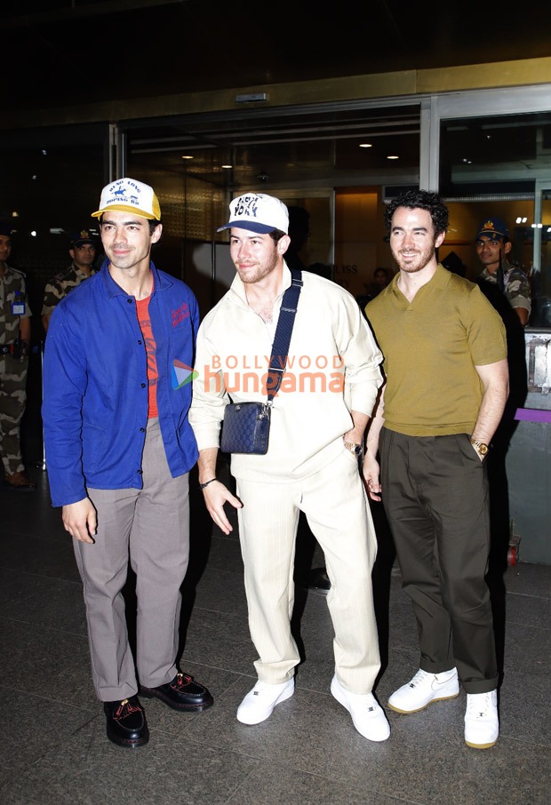 Nick Jonas, Joe Jonas and Kevin Jonas arrive in Mumbai ahead of Jonas Brothers’ Lollapalooza India 2024 performance; Priyanka Chopra excited Nick Jonas, Joe Jonas and Kevin Jonas arrive in Mumbai ahead of Jonas Brothers’ Lollapalooza India 2024 performance; Priyanka Chopra excited