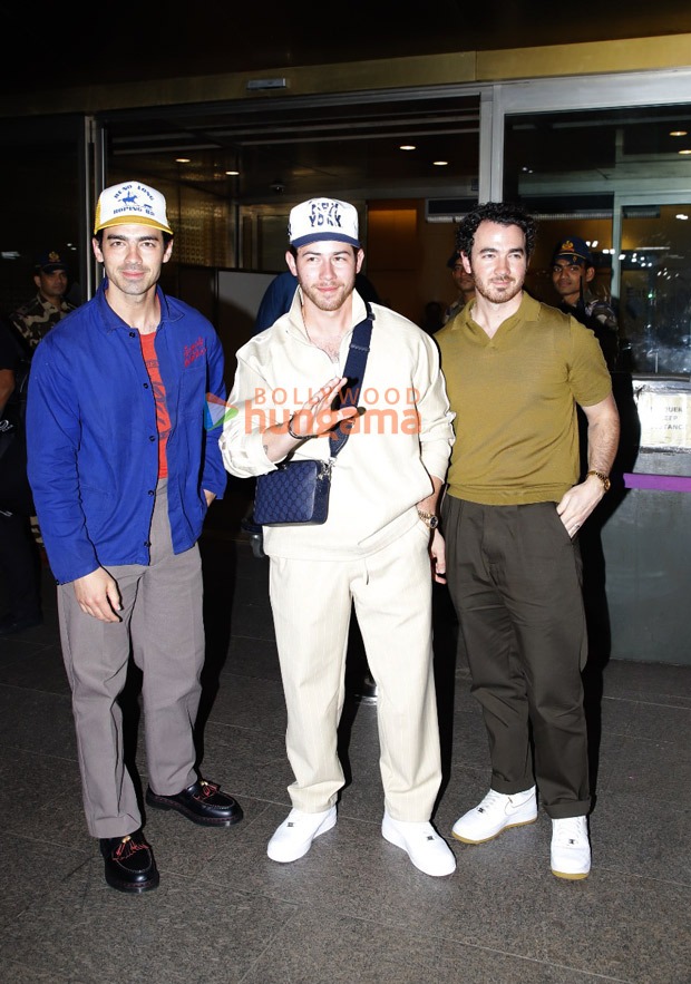 Nick Jonas, Joe Jonas and Kevin Jonas arrive in Mumbai ahead of Jonas Brothers’ Lollapalooza India 2024 performance; Priyanka Chopra excited Nick Jonas, Joe Jonas and Kevin Jonas arrive in Mumbai ahead of Jonas Brothers’ Lollapalooza India 2024 performance; Priyanka Chopra excited
