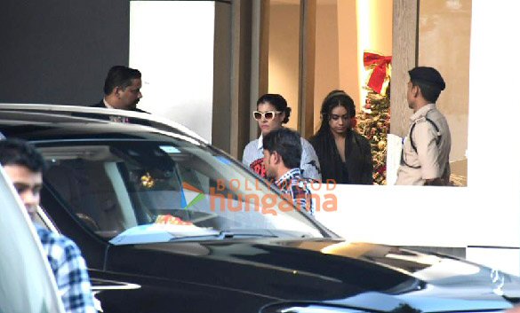 photos ajay devgn snapped with family at kalina airport 2