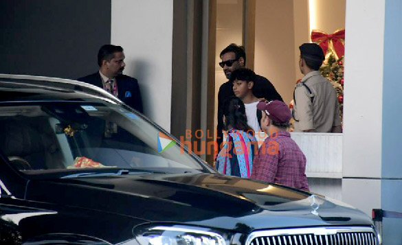 photos ajay devgn snapped with family at kalina airport 3