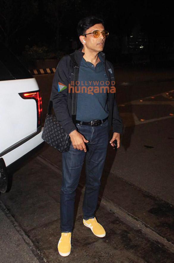 photos alia bhatt and anand pandit snapped at the airport 5