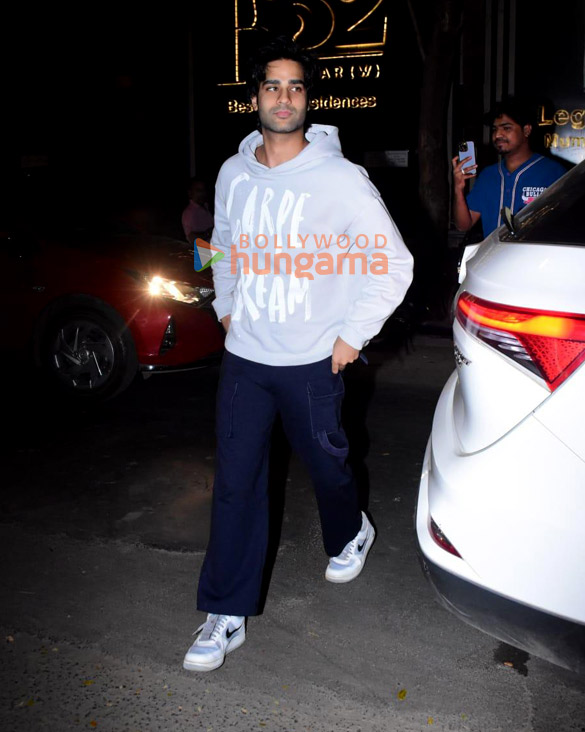 photos aman devgan snapped in bandra 2 2