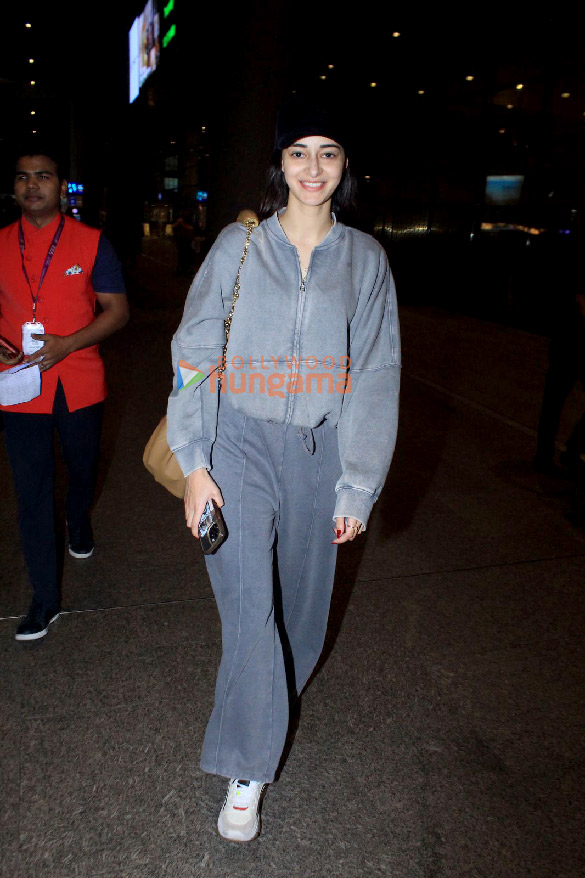 Photos: Ananya Panday, Kriti Sanon, Nupur Sanon and others snapped at the airport Photos: Ananya Panday, Kriti Sanon, Nupur Sanon and others snapped at the airport