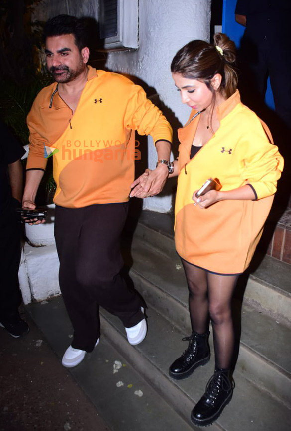 photos arbaaz khan snapped with wife sshura khan in bandra 3