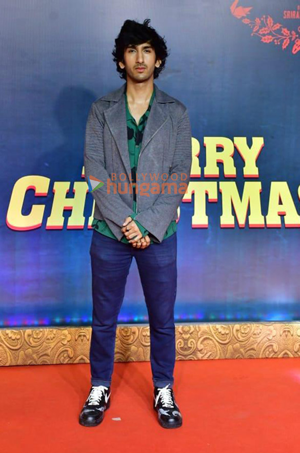 photos celebs grace the premiere of merry christmas 10