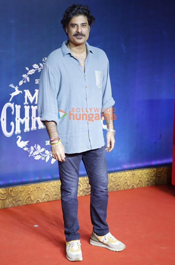 photos celebs grace the premiere of merry christmas 540 17