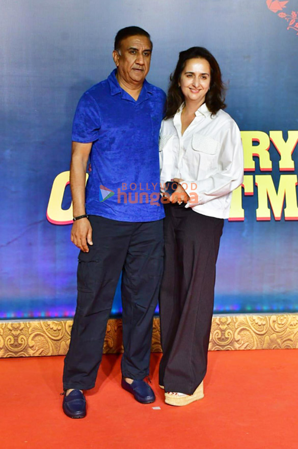 photos celebs grace the premiere of merry christmas 540 24
