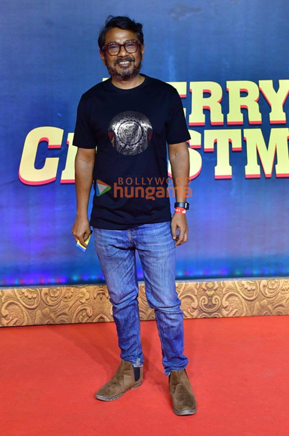 photos celebs grace the premiere of merry christmas more 16