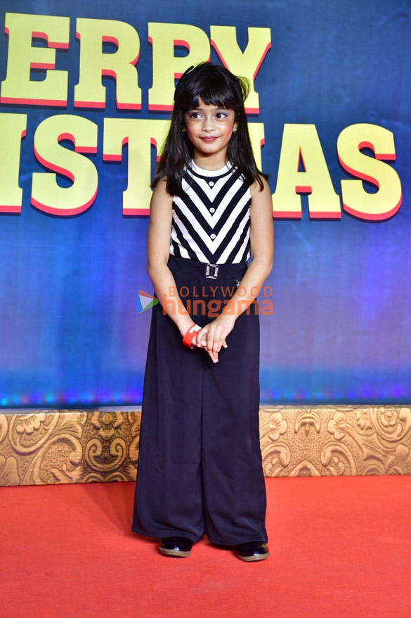 photos celebs grace the premiere of merry christmas more 7