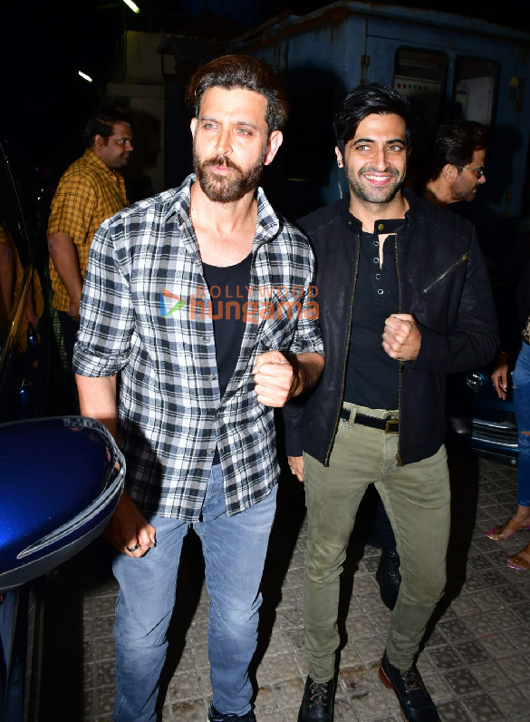 photos fighter stars hrithik roshan anil kapoor and akshay oberoi snapped at pvr juhu 4