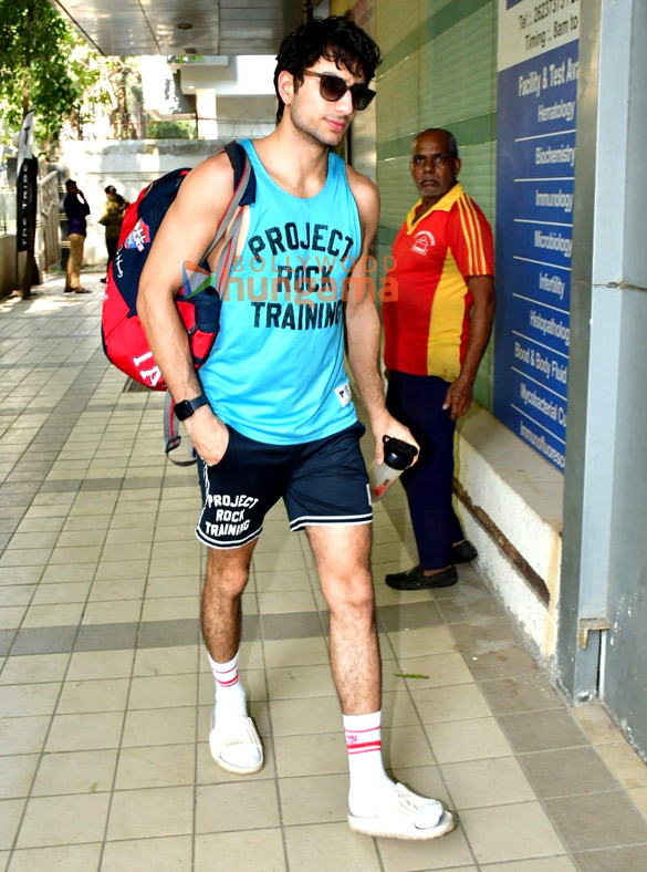 photos ibrahim ali khan snapped in juhu 2 2