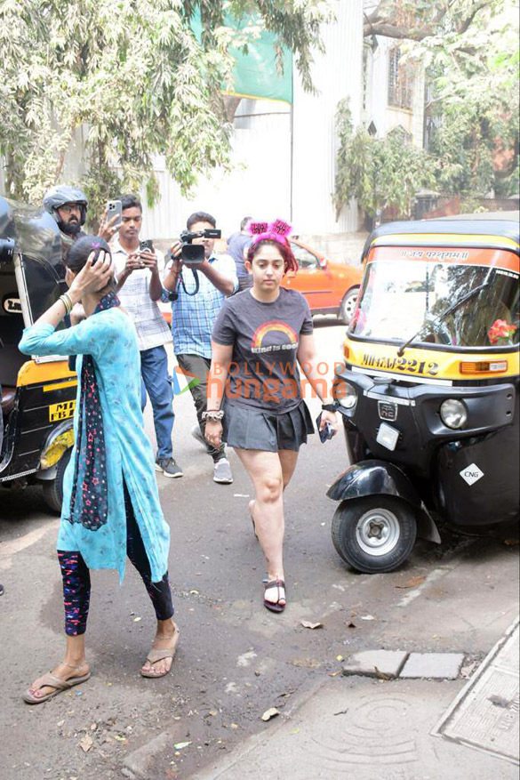 photos ira khan snapped outside a salon in khar ahead of her wedding 2