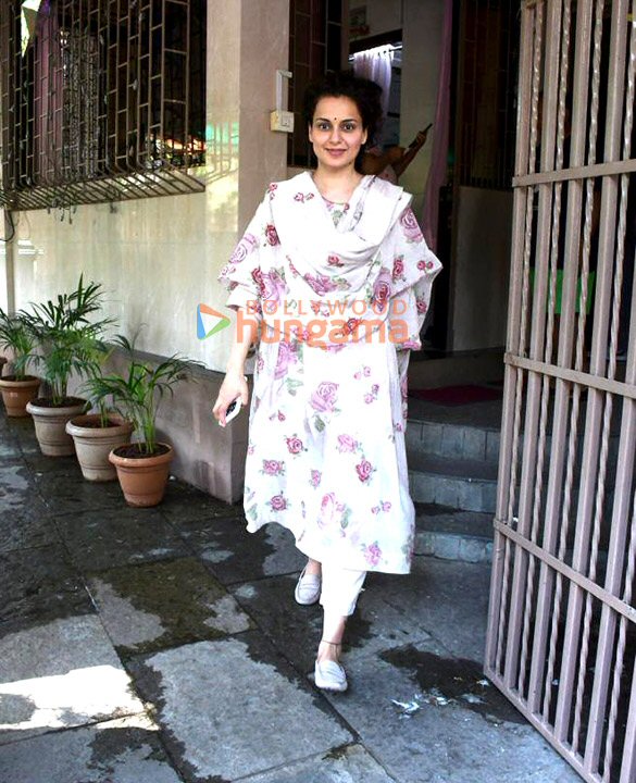 photos kangana ranaut spotted outside a dubbing studio in bandra 1