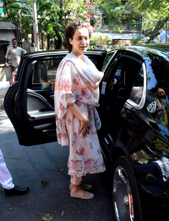 photos kangana ranaut spotted outside a dubbing studio in bandra 4