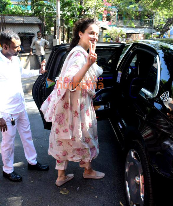 photos kangana ranaut spotted outside a dubbing studio in bandra 5